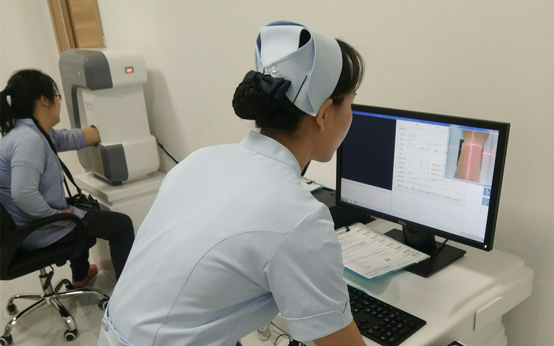 操作醫(yī)生免受任何照射劑量，保證操作醫(yī)生長(zhǎng)期操作安全